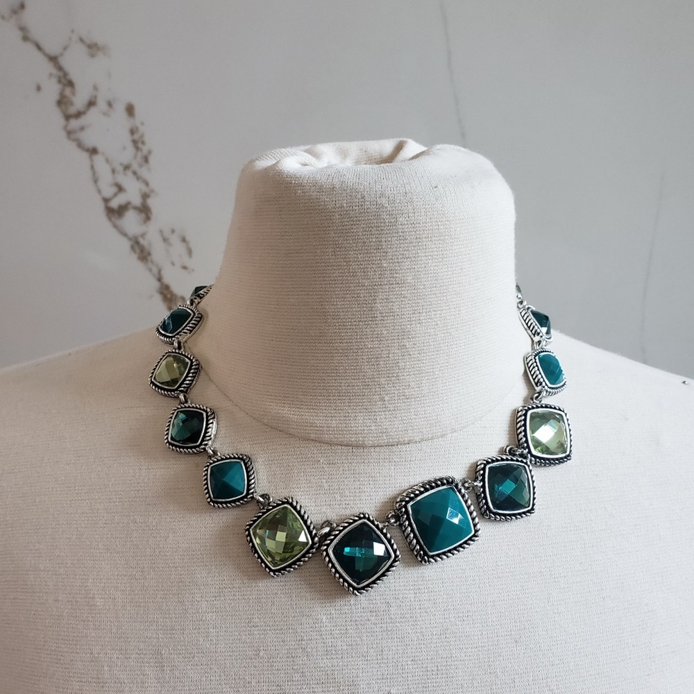 Chic Silver Necklace with Green Accents - Picture 2 of 4